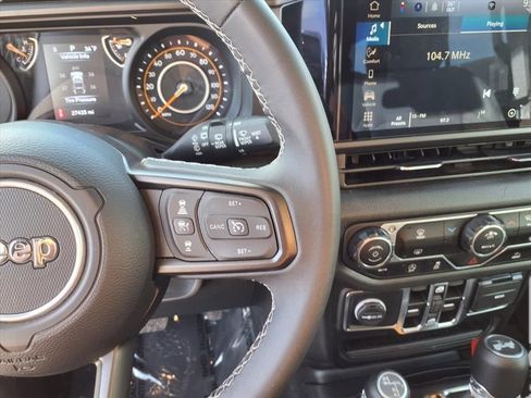 Used 2025 Jeep Wrangler Sport S image 11