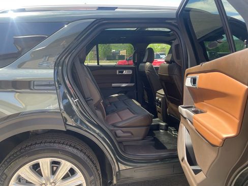 Used 2024 Ford Explorer King Ranch w/ Technology Package AWD/4WD image 19