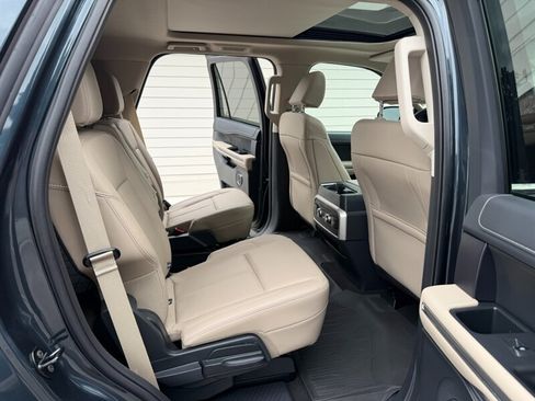 Used 2024 Ford Expedition XLT RWD image 32