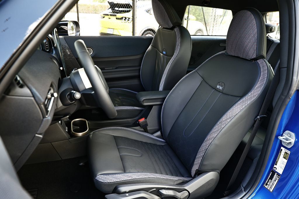 New 2026 MINI Cooper 2-Door Hardtop FWD image 20