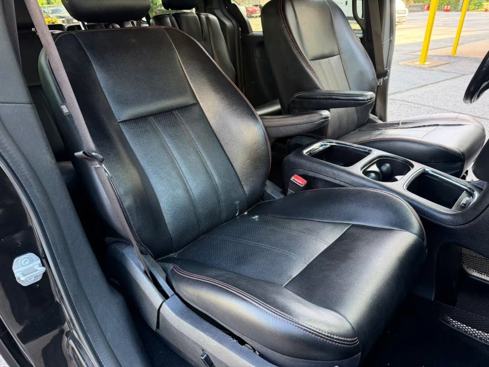 Used 2019 Dodge Grand Caravan GT FWD image 14