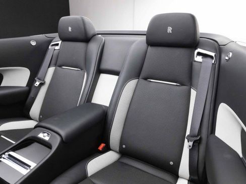 Used 2019 Rolls-Royce Dawn RWD image 38