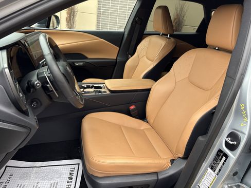 Certified 2025 Lexus RX 350 Premium w/ Accessory Package image 16