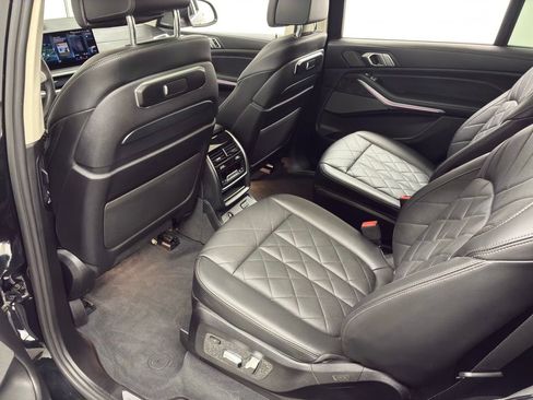 Used 2023 BMW X7 xDrive40i w/ Premium Package image 41