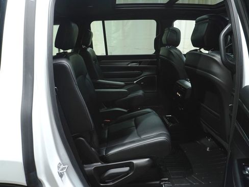 Used 2023 Jeep Wagoneer Series II image 19