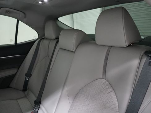 Used 2018 Toyota Camry XSE image 11