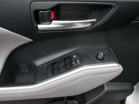 Certified 2023 Toyota Highlander XLE image 19