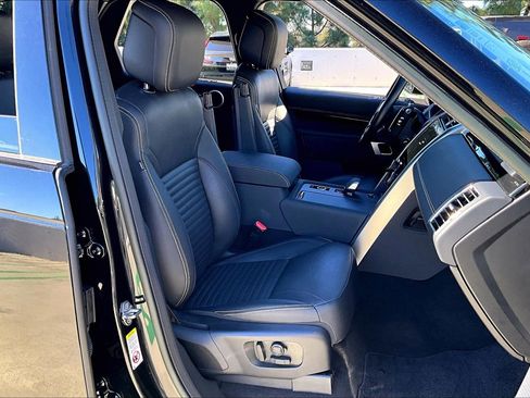 Used 2023 Land Rover Discovery S R-Dynamic image 6