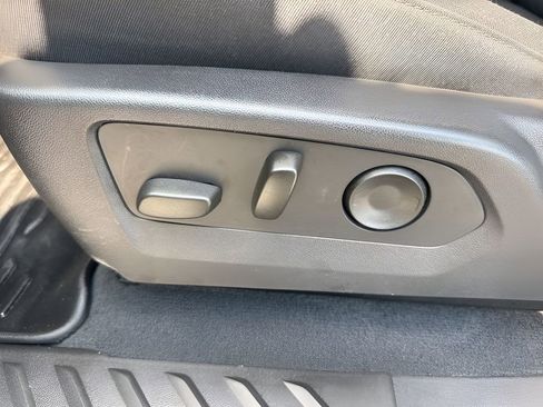 Used 2024 Chevrolet Colorado Trail Boss w/ Technology Package image 10