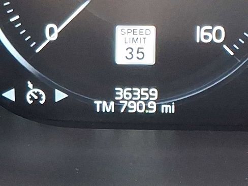 Used 2021 Volvo XC60 T5 Momentum w/ Premium Package image 21