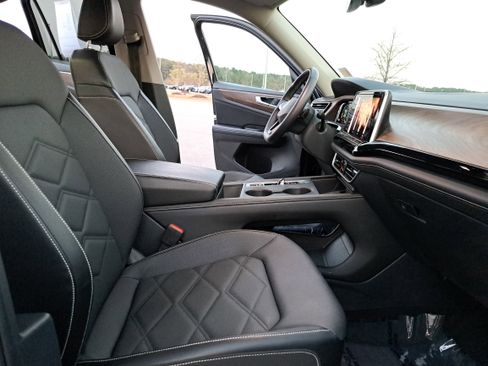 Certified 2024 Volkswagen Atlas SE image 10