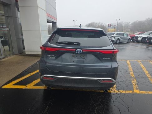 Used 2024 Toyota Venza Limited image 4