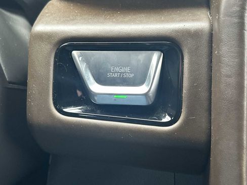 Used 2025 GMC Yukon Denali Ultimate AWD/4WD image 17