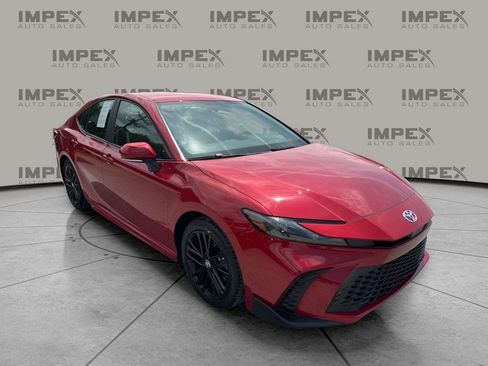Used 2025 Toyota Camry SE FWD image 7