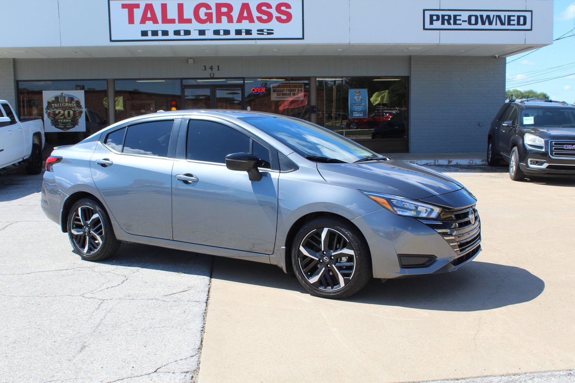 Used 2025 Nissan Versa SR w/ Trunk Package FWD image 2