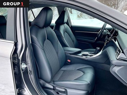 Used 2022 Toyota Camry SE image 8