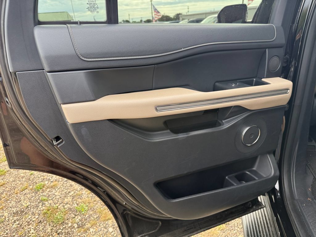 Used 2024 Ford Expedition Limited AWD/4WD image 35
