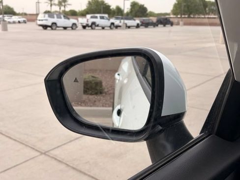 Used 2025 Nissan Rogue SV AWD/4WD image 18