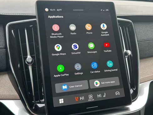 Certified 2025 Volvo XC90 B6 Plus image 30