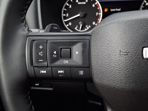 Used 2025 Nissan Rogue SV image 22