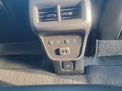 Used 2024 Chevrolet Equinox Premier image 32