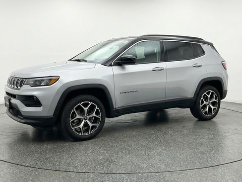Used 2025 Jeep Compass Limited image 3