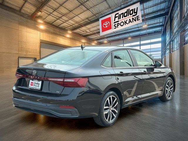 Used 2025 Volkswagen Jetta SE FWD image 5