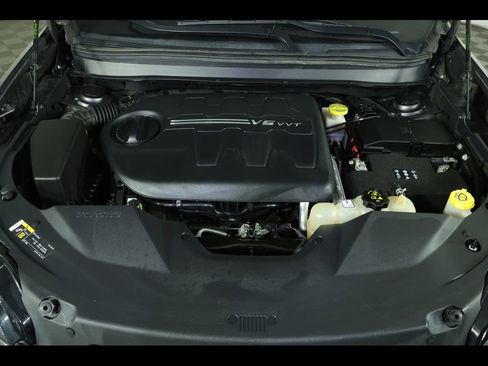 Used 2020 Jeep Cherokee Latitude Lux w/ Comfort/Convenience Group image 16