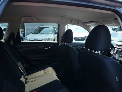 Used 2018 Nissan Rogue SV AWD/4WD image 24