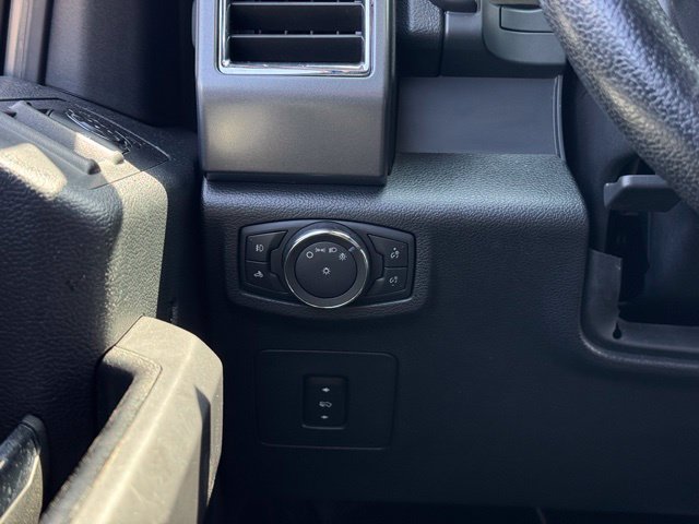 Used 2015 Ford F150 XLT w/ Equipment Group 302A Luxury AWD/4WD image 31