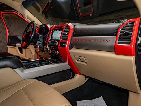 Used 2017 Ford F250 Lariat w/ Chrome Package image 15