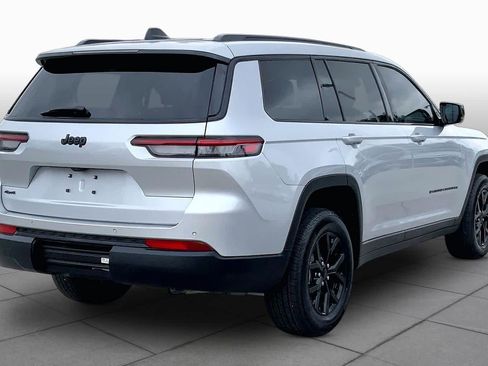 Used 2025 Jeep Grand Cherokee L Altitude AWD/4WD image 13