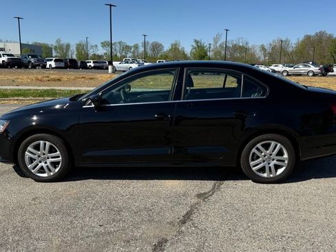 Used 2017 Volkswagen Jetta S w/ Jetta S Cold Weather Package FWD image 4