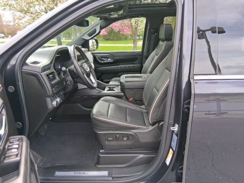 Used 2024 GMC Yukon SLT w/ SLT Premium Package AWD/4WD image 12