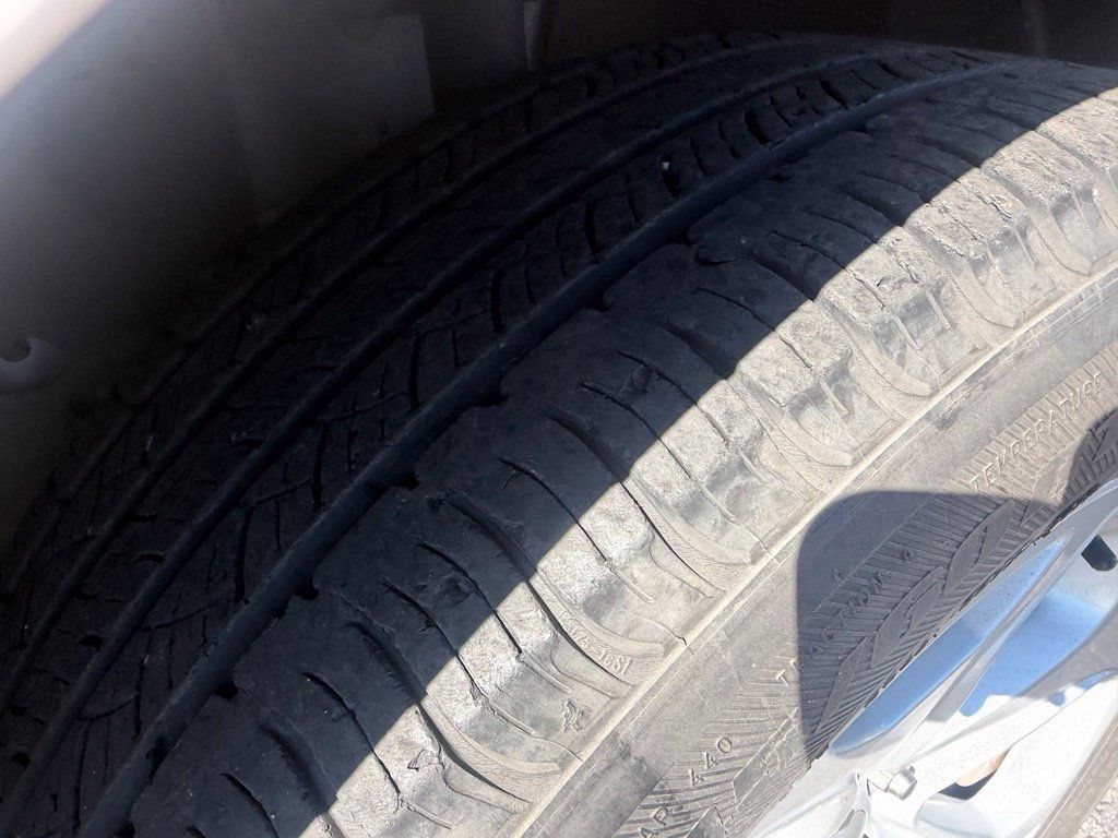 Used 2012 Ford Edge SEL FWD image 10