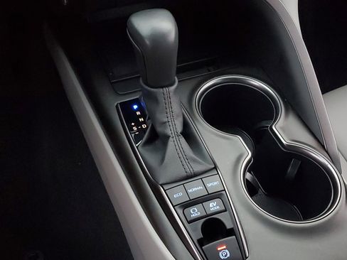 Used 2024 Toyota Camry SE image 28