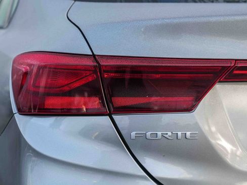 Used 2023 Kia Forte LXS image 9