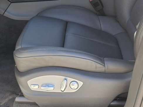 Certified 2025 Porsche Macan image 23