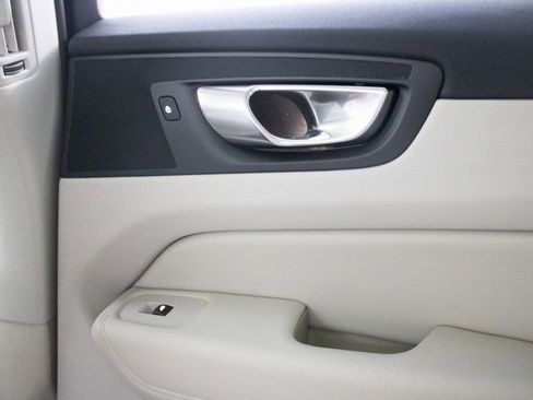 Certified 2025 Volvo XC60 T8 Plus w/ Protection Package Premier image 33