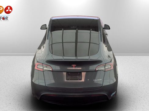 Used 2021 Tesla Model Y Long Range image 5