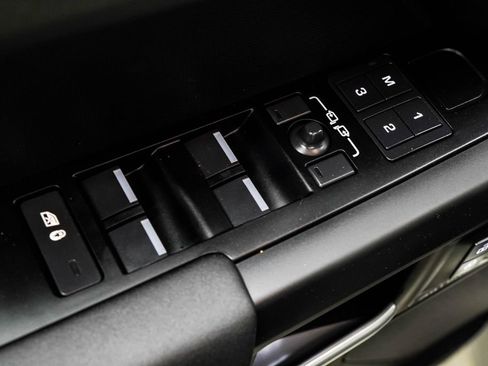 Used 2025 Land Rover Defender 110 S AWD/4WD image 43