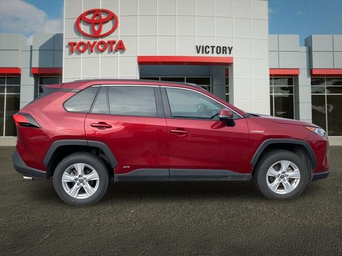Used 2021 Toyota RAV4 XLE w/ Convenience Package AWD/4WD image 2