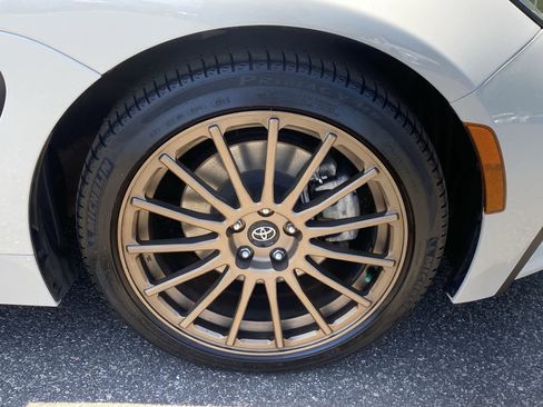 Used 2023 Toyota GR86 RWD image 17