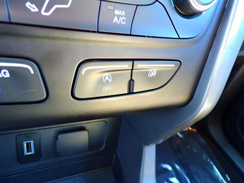 Used 2017 Ford Escape SE AWD/4WD image 10