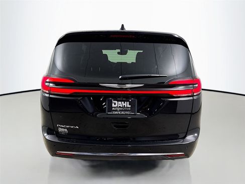New 2026 Chrysler Pacifica Select image 6