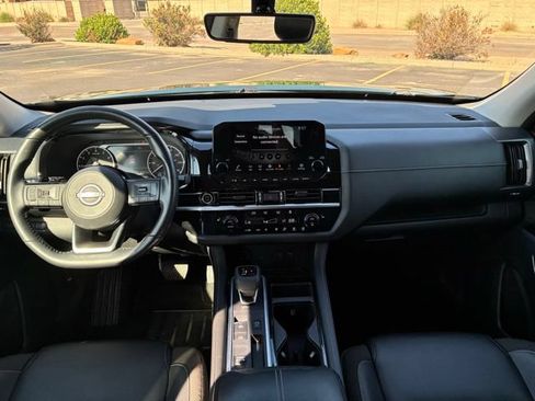 Certified 2023 Nissan Pathfinder SL FWD image 12