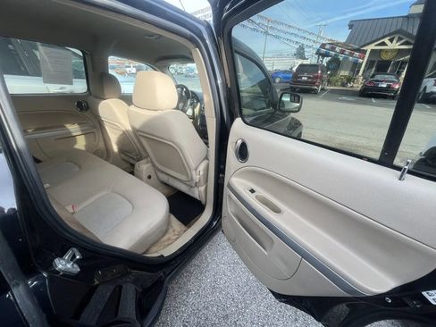 Used 2010 Chevrolet HHR LS image 18