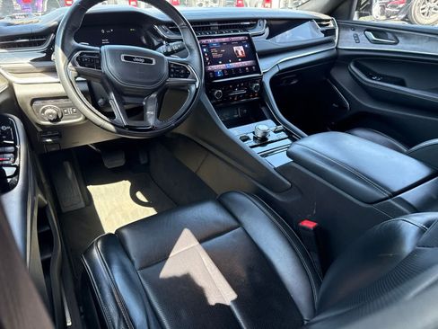 Used 2023 Jeep Grand Cherokee Overland w/ Advanced Protech Group III AWD/4WD image 30