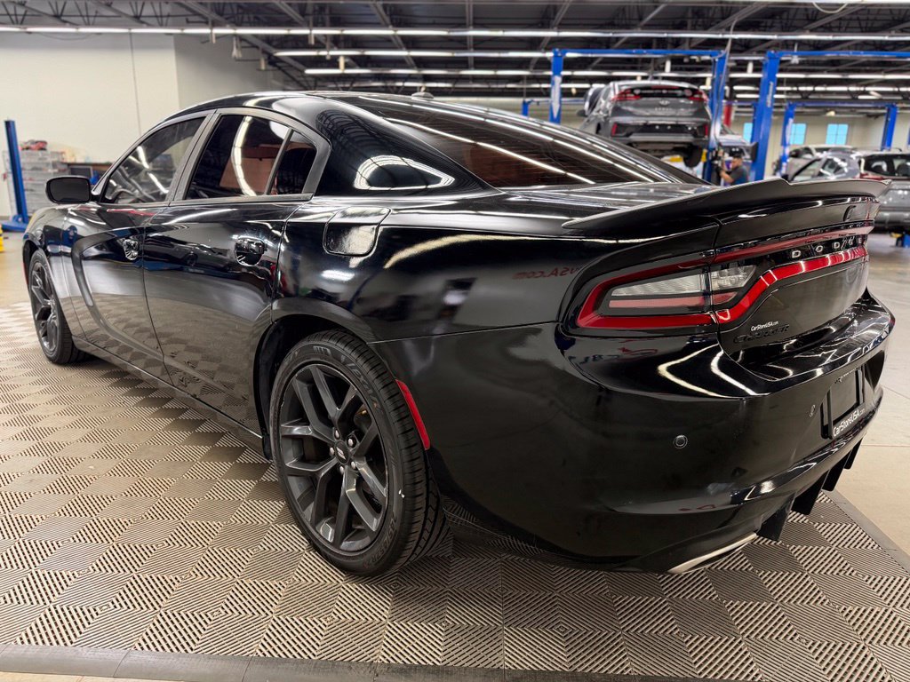 Used 2019 Dodge Charger SXT w/ Blacktop Package RWD image 5