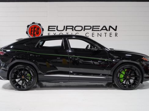 Used 2022 Lamborghini Urus AWD/4WD image 7
